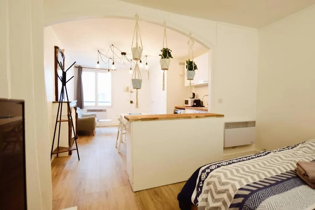 パリCozy Studio@Place Des Vosgesアパートメント アパート