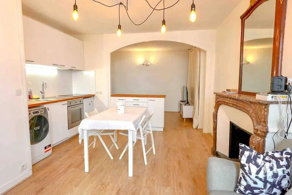 파리 Cozy Studio@Place Des Vosges 아파트