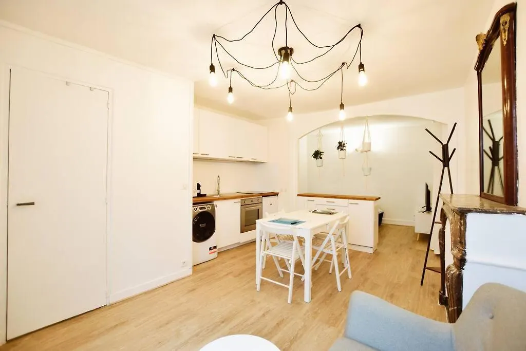 파리 Cozy Studio@Place Des Vosges 아파트